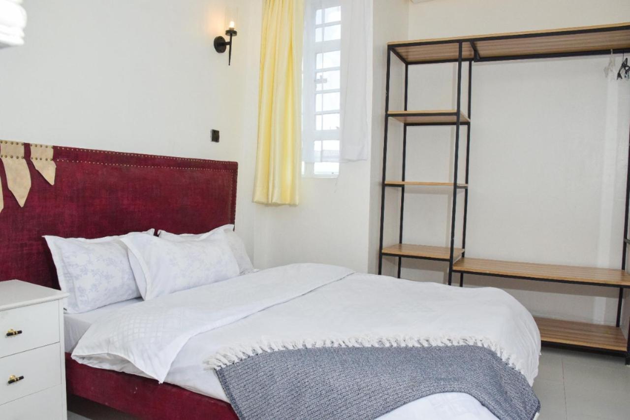 Sandalwood Suites Nakuru - Studios & One Bedroom Suites Buitenkant foto