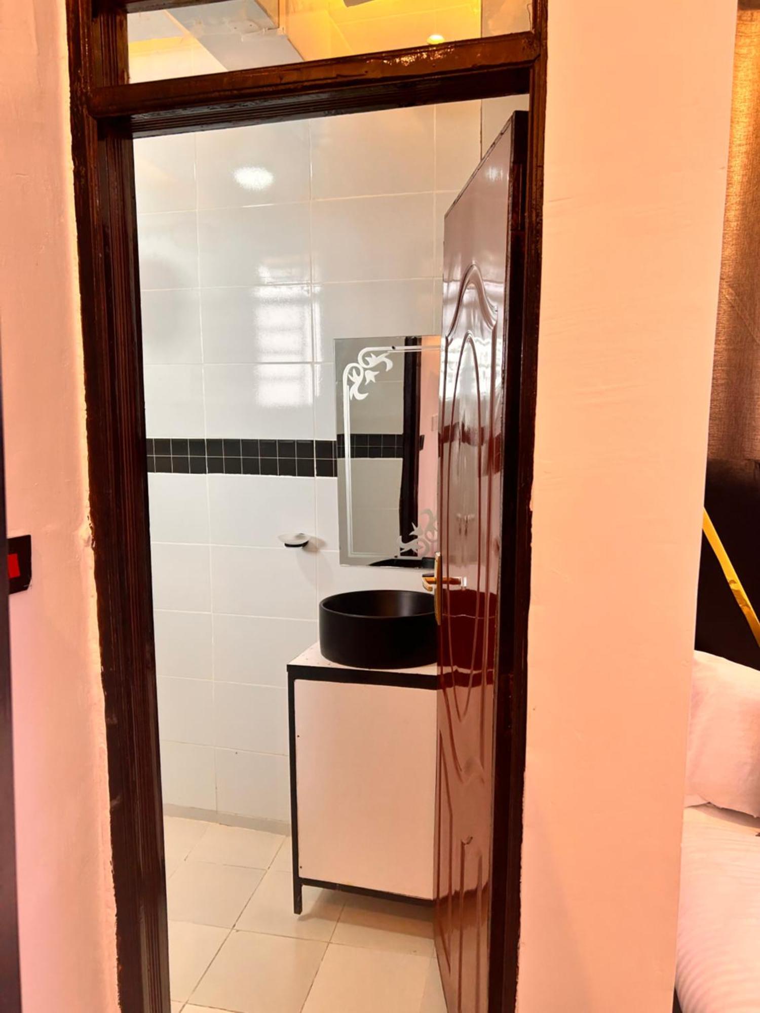 Sandalwood Suites Nakuru - Studios & One Bedroom Suites Buitenkant foto